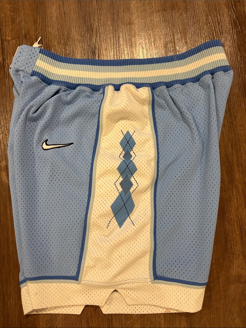 Vintage Nike University of North Carolina basketball shorts men’s size 34